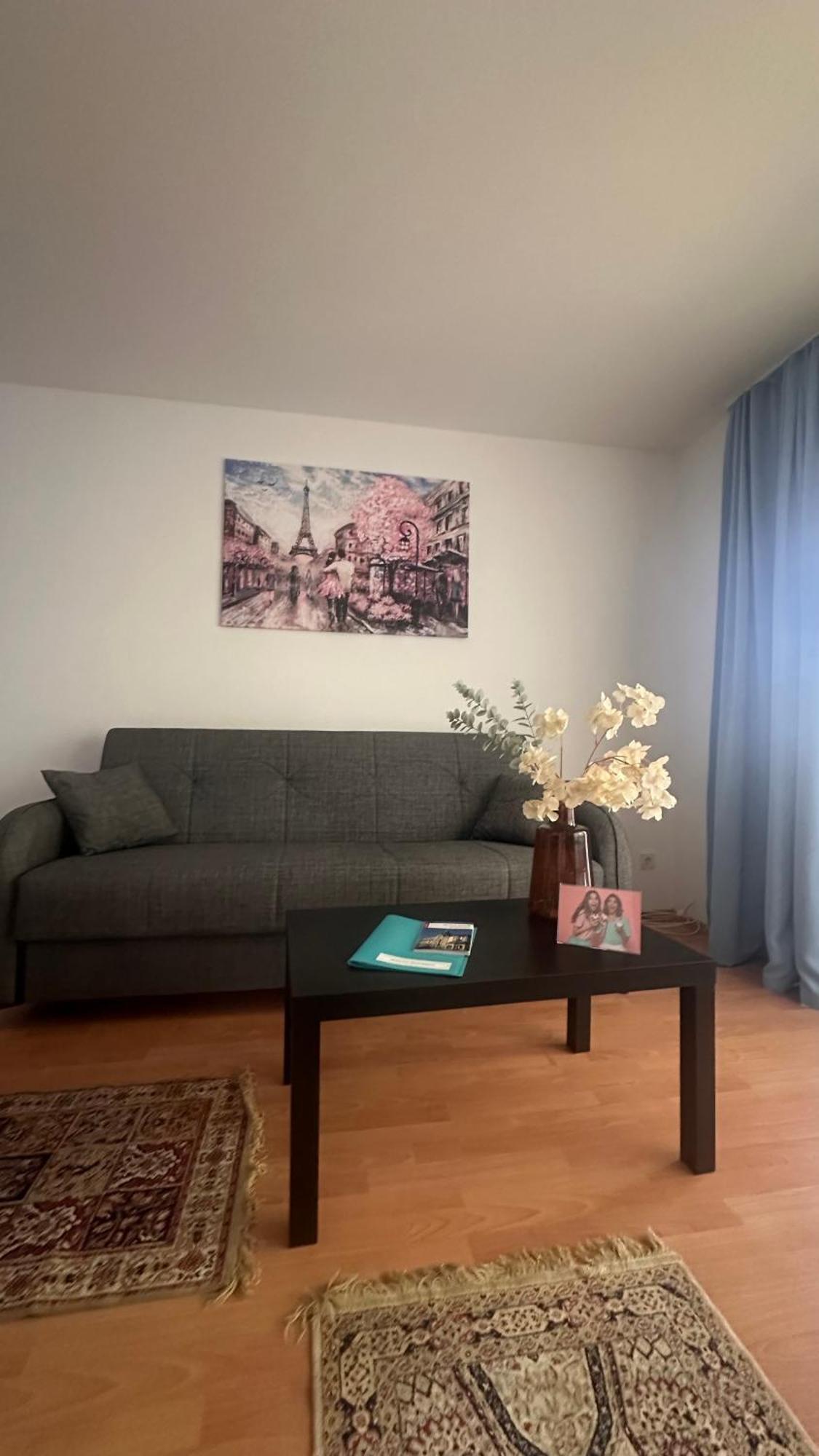 Apartment Sweet 15 *